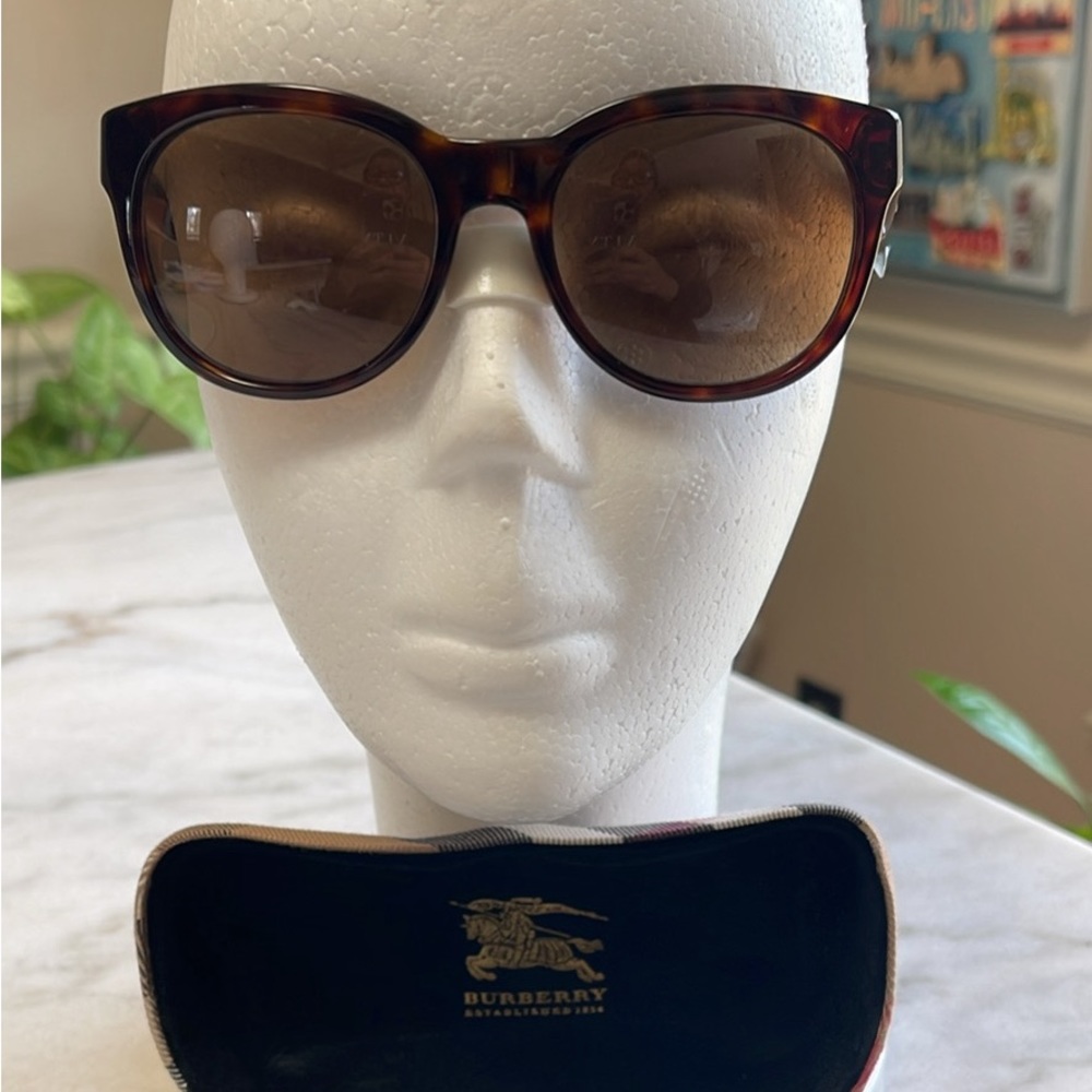 Womens Burberry sunglasses